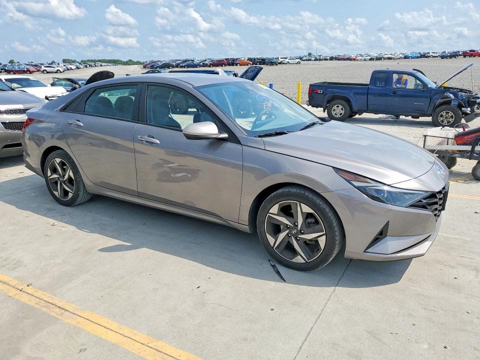 2023 HYUNDAI ELANTRA SEL 4