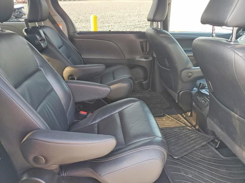 2018 TOYOTA SIENNA SE PREMIUM 8-PASSENGER 11