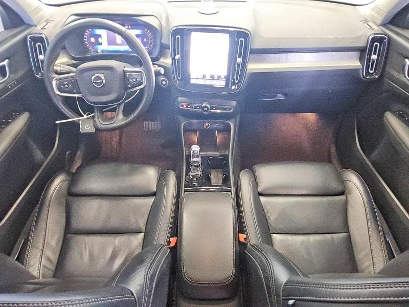2023 VOLVO XC40 PLUS 8