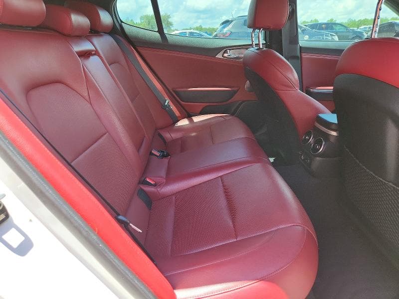 2018 KIA STINGER GT1 10