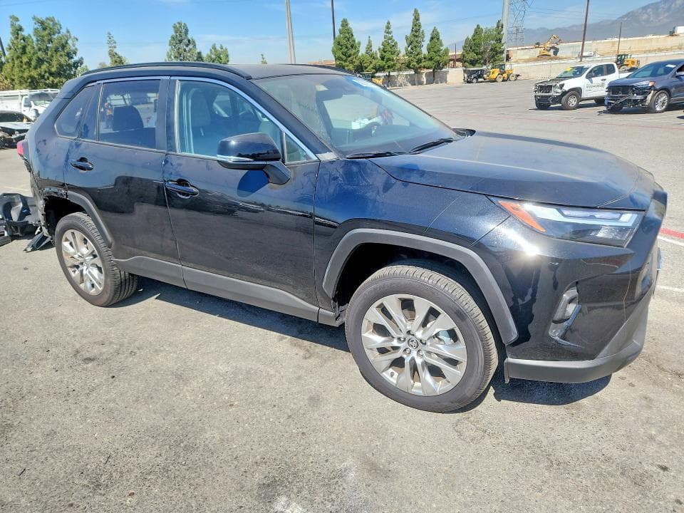 2025 TOYOTA RAV4 XLE PREMIUM 4