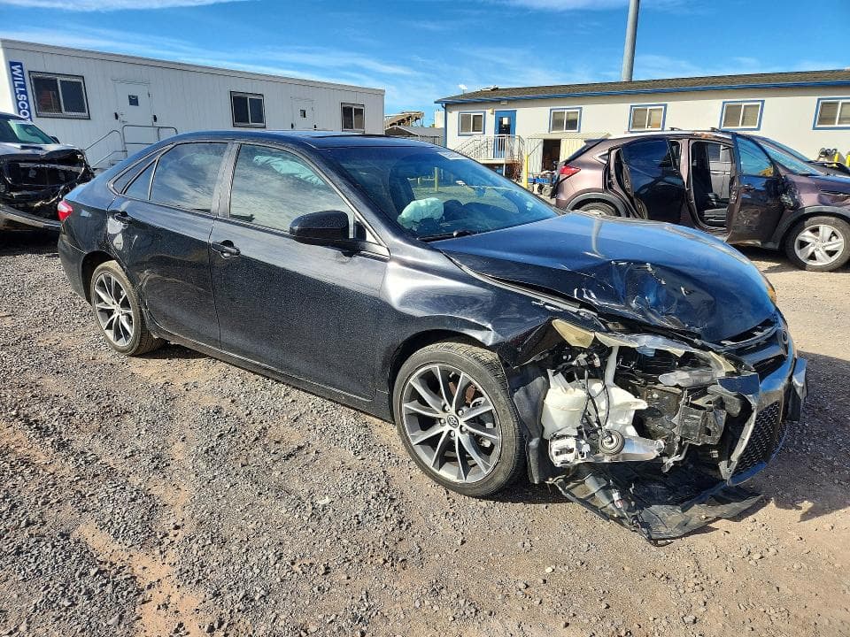 2017 TOYOTA CAMRY LE 4