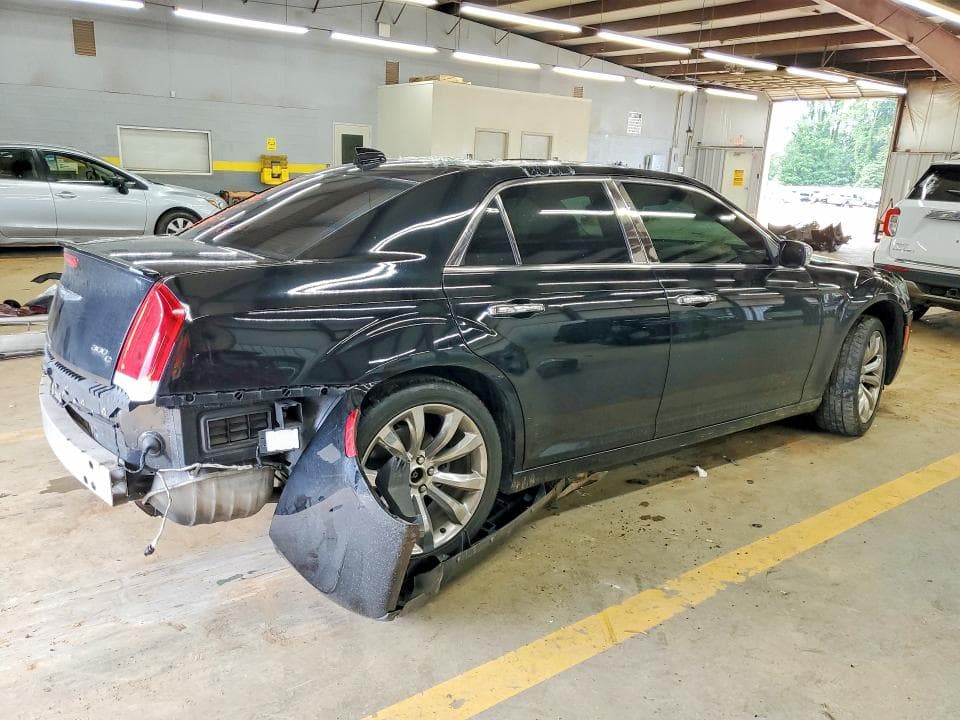 2017 CHRYSLER 300C LUXURY 3