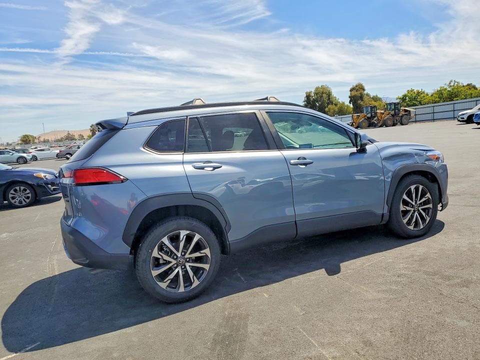 2022 TOYOTA COROLLA CROSS XLE 3