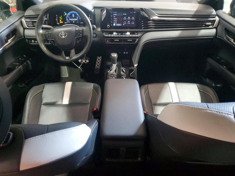 2025 TOYOTA CAMRY SE 8
