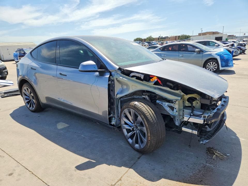 2026 TESLA MODEL Y 4