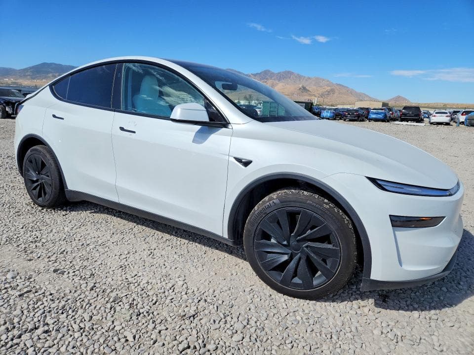 2026 TESLA MODEL Y 4