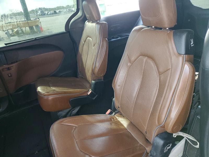 2017 CHRYSLER PACIFICA LIMITED 10