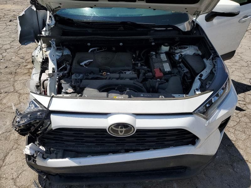 2020 TOYOTA RAV4 XLE 12