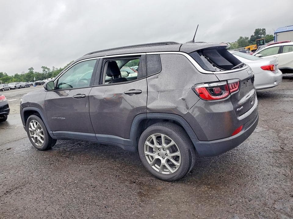 2022 JEEP COMPASS LATITUDE LUX 2