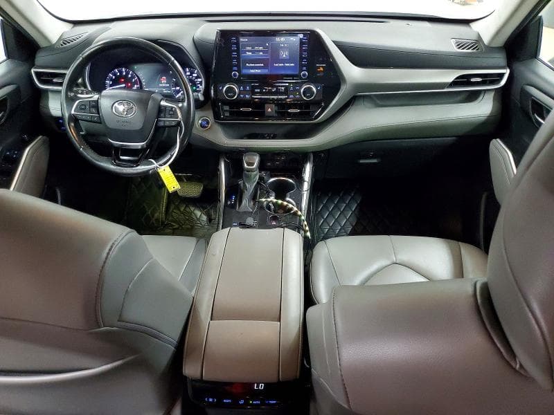 2021 TOYOTA HIGHLANDER XLE 8