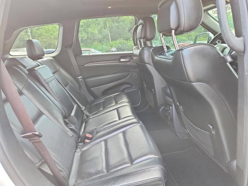 2019 JEEP GRAND CHEROKEE OVERLAND 11