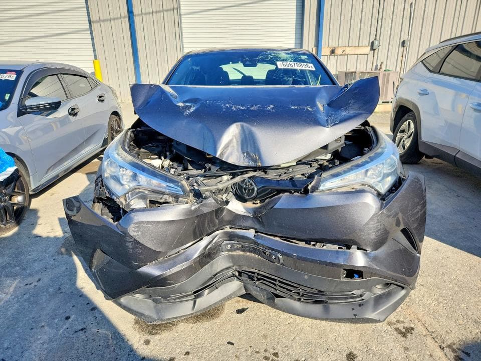2019 TOYOTA C-HR XLE 5