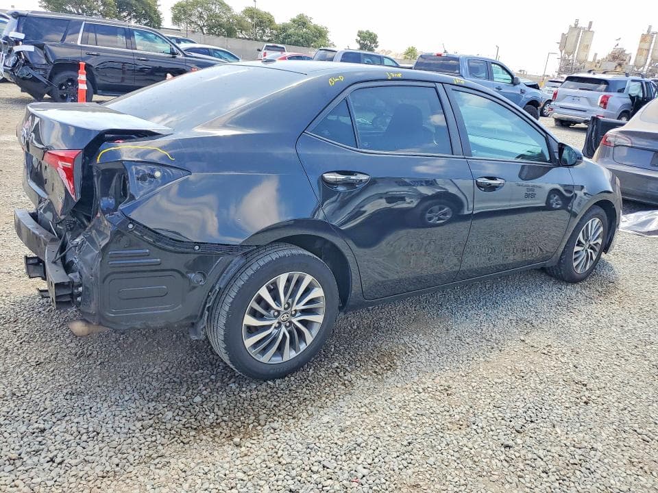 2017 TOYOTA COROLLA XLE 3