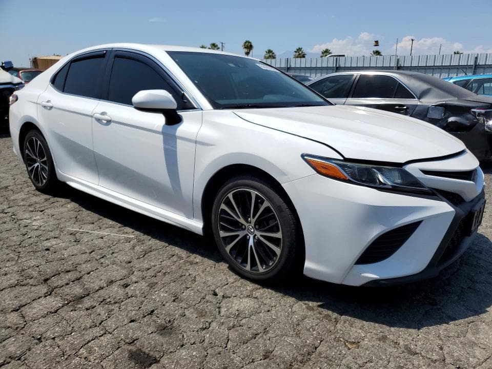 2019 TOYOTA CAMRY SE 4