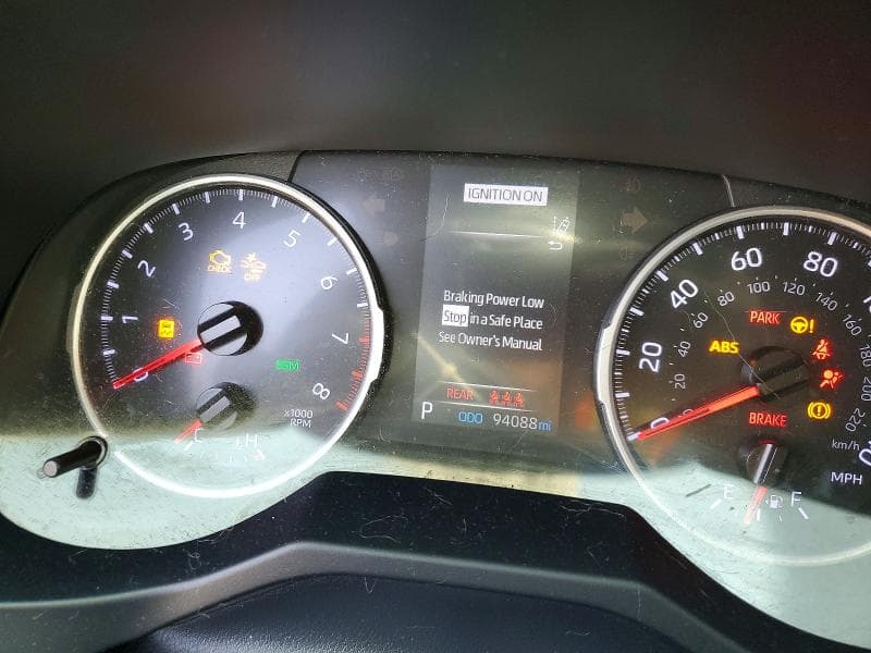 2019 TOYOTA RAV4 XLE 9