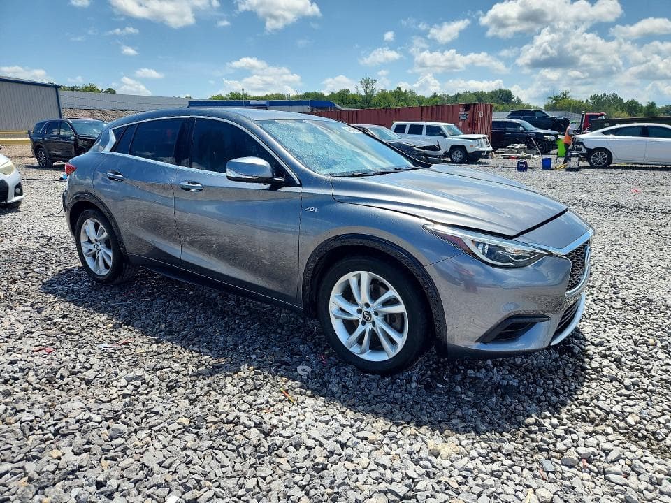 2017 INFINITI QX30 BASE 4