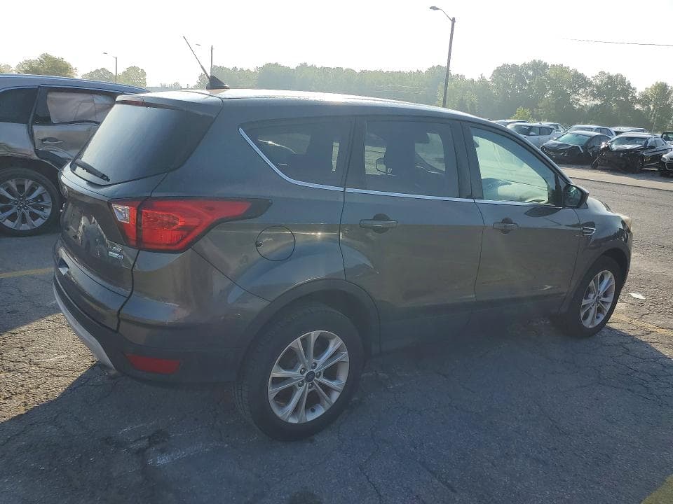2019 FORD ESCAPE SE 3