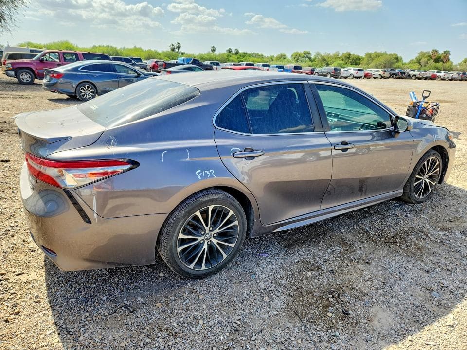 2018 TOYOTA CAMRY SE 3