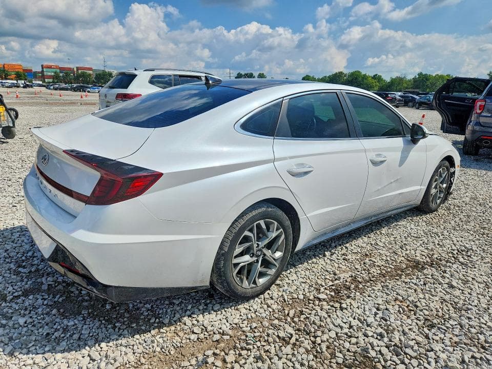 2022 HYUNDAI SONATA SEL 3