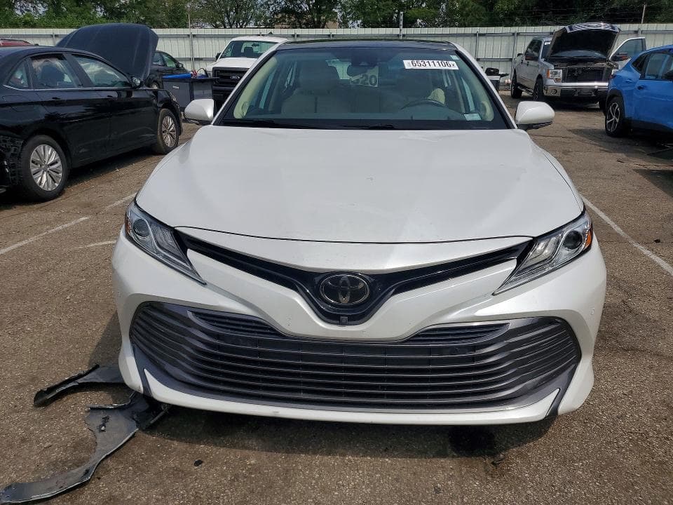 2019 TOYOTA CAMRY XLE 5