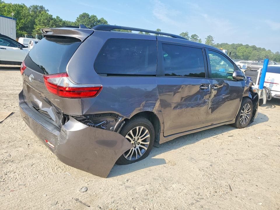 2020 TOYOTA SIENNA XLE 8-PASSENGER 3