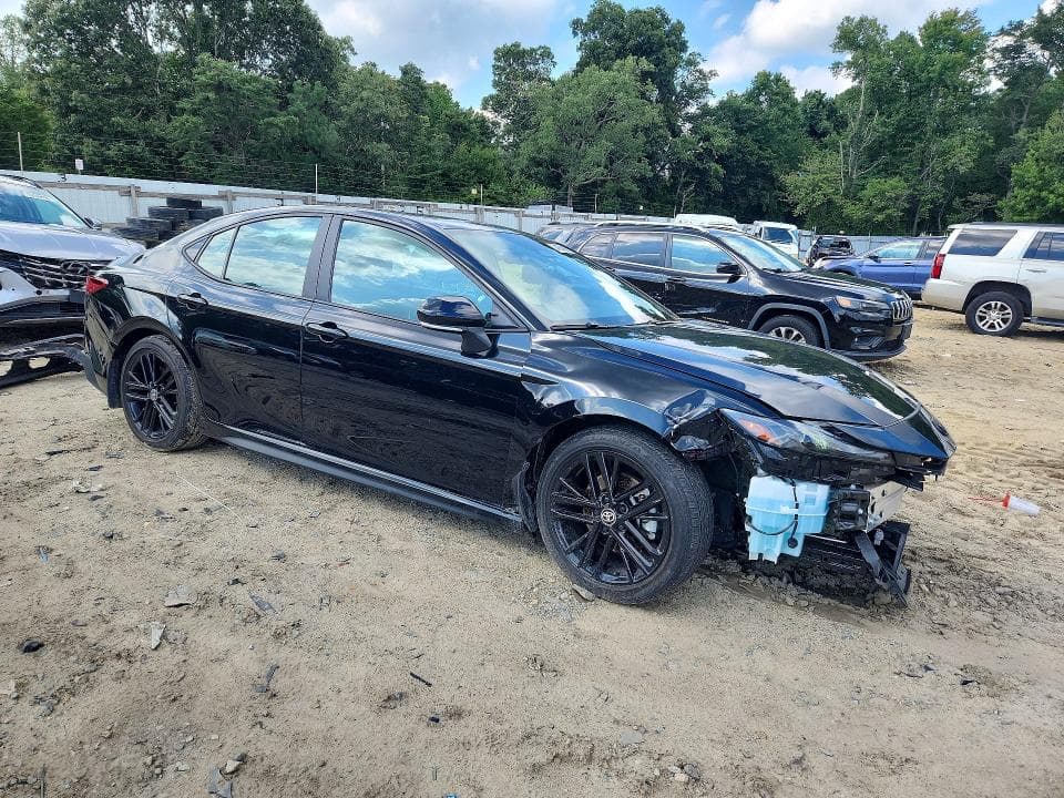 2025 TOYOTA CAMRY SE 4