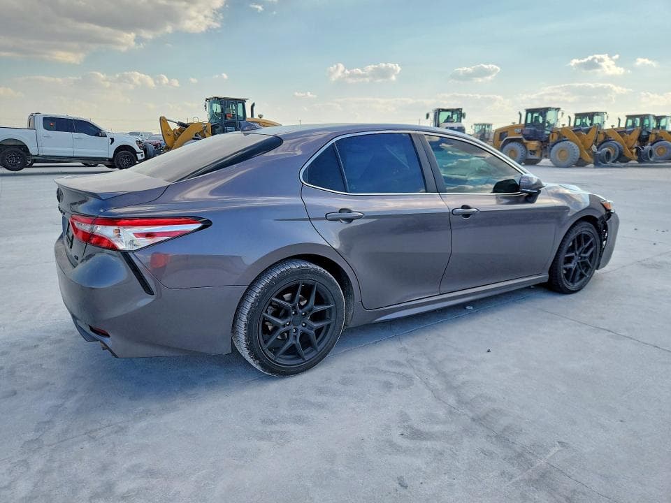 2020 TOYOTA CAMRY SE 3