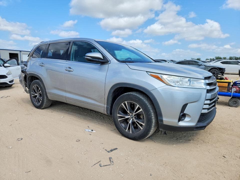 2018 TOYOTA HIGHLANDER LE 4