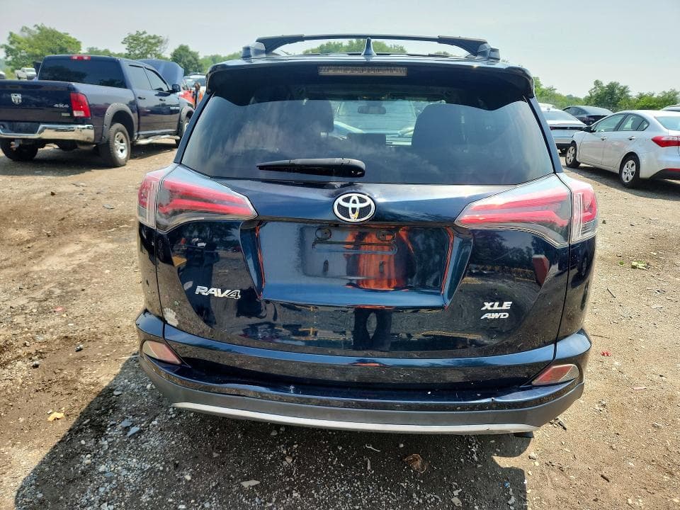2018 TOYOTA RAV4 XLE 6