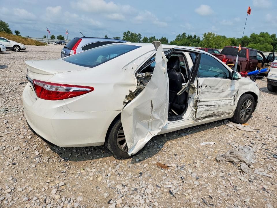 2017 TOYOTA CAMRY SE 3