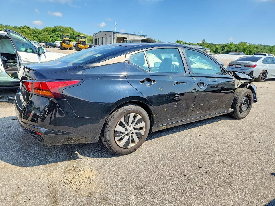 2023 NISSAN ALTIMA S 3