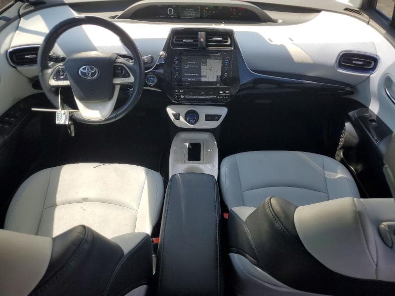 2017 TOYOTA PRIUS THREE TOURING 8