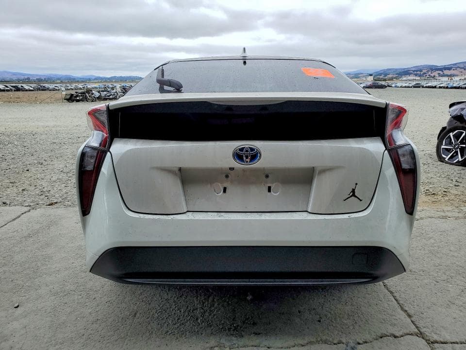 2017 TOYOTA PRIUS TWO 6