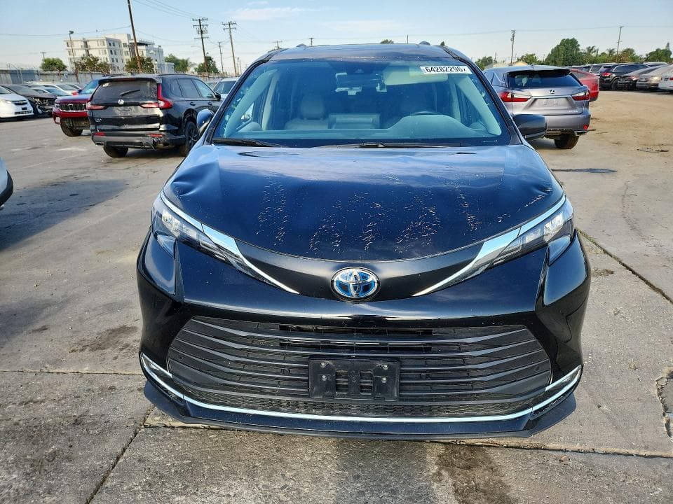 2024 TOYOTA SIENNA XLE 5
