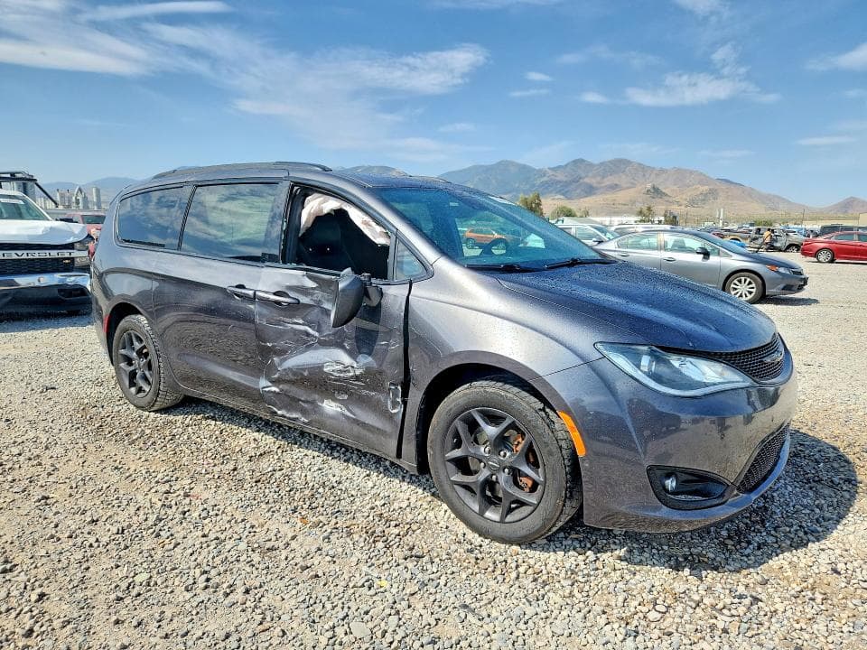 2019 CHRYSLER PACIFICA TOURING L PLUS 4
