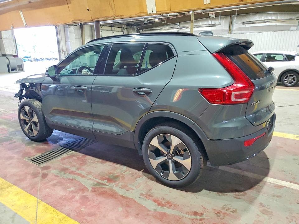 2026 VOLVO XC40 PLUS 2