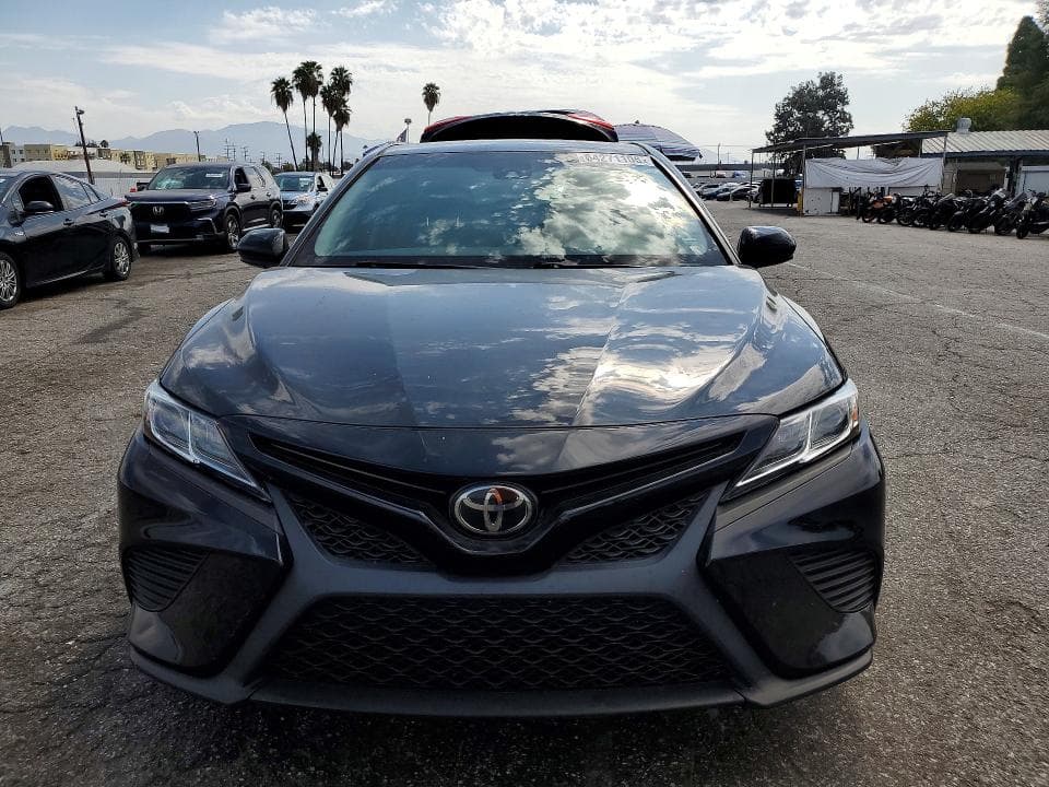2018 TOYOTA CAMRY SE 5