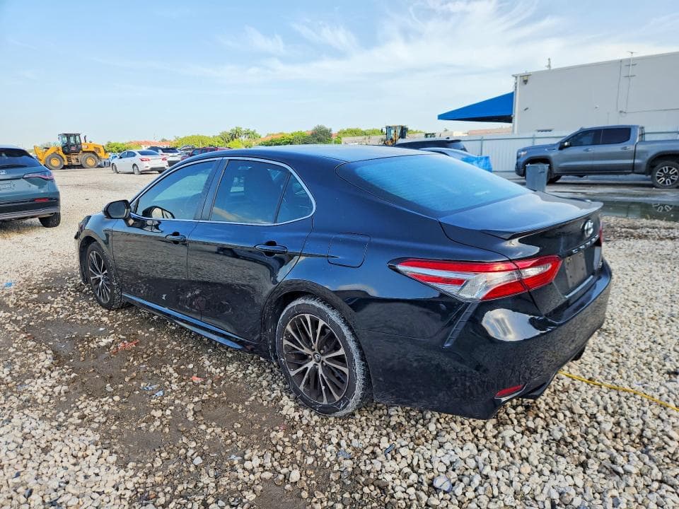 2018 TOYOTA CAMRY SE 2