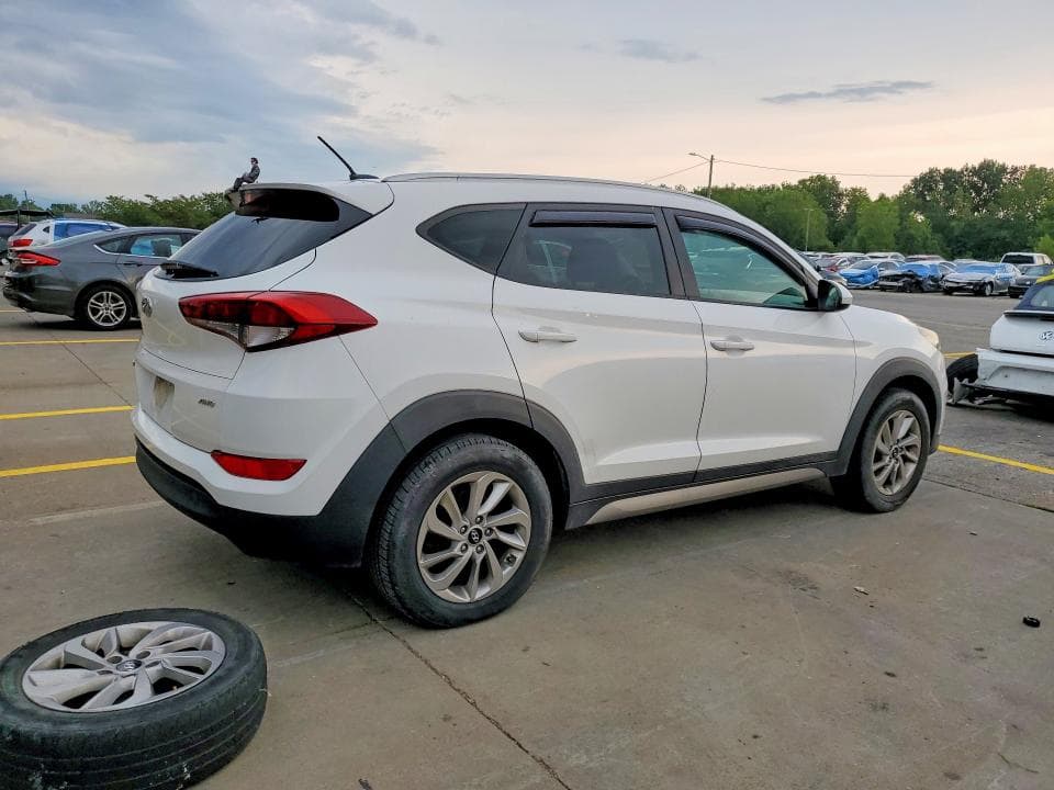2017 HYUNDAI TUCSON SE 3