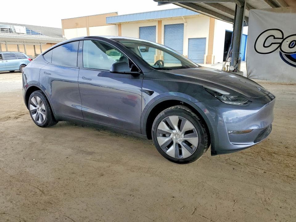 2023 TESLA MODEL Y 4