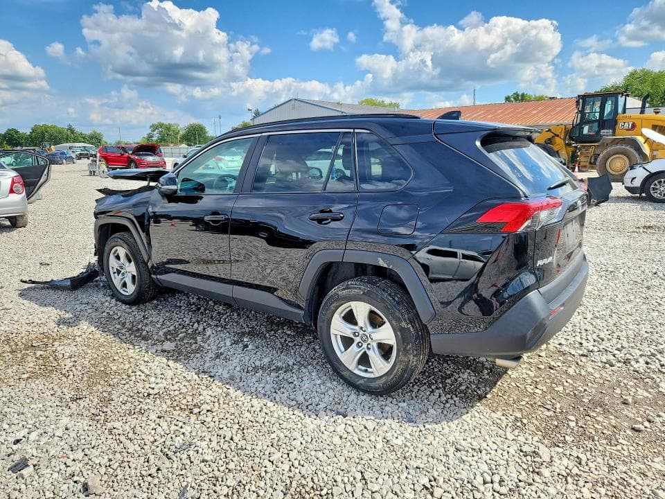 2021 TOYOTA RAV4 XLE 2