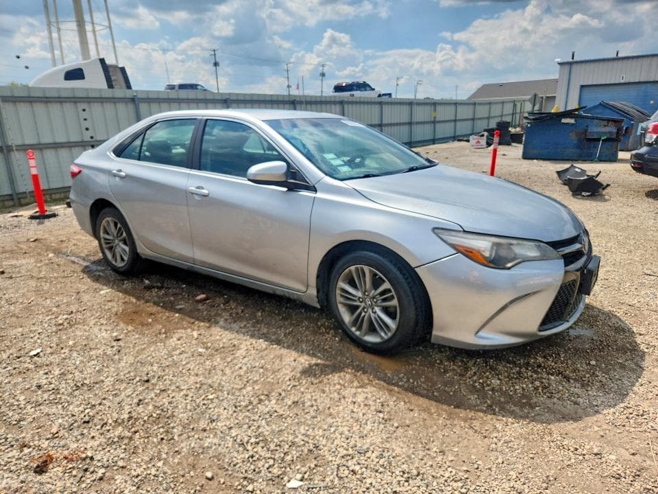 2017 TOYOTA CAMRY SE 4