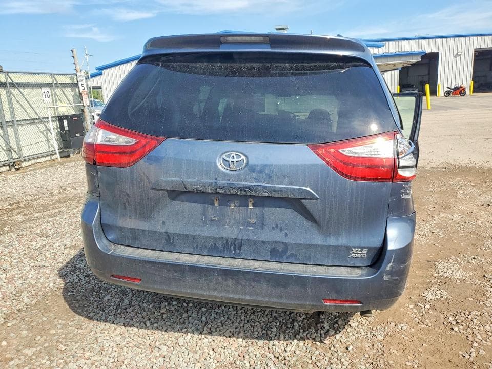 2017 TOYOTA SIENNA XLE 7-PASSENGER 6