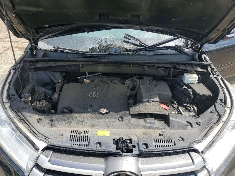 2017 TOYOTA HIGHLANDER XLE 12