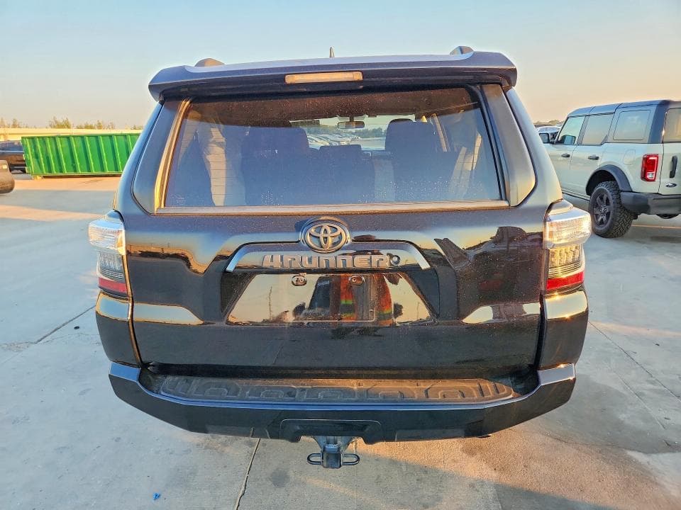 2018 TOYOTA 4RUNNER SR5 6