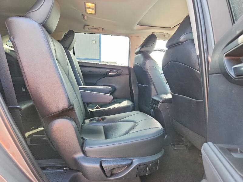 2026 TOYOTA HIGHLANDER XLE 11