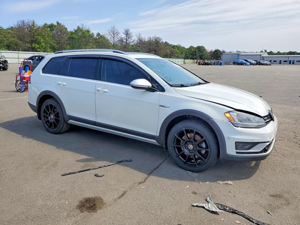 2017 VOLKSWAGEN GOLF ALLTRACK S 4