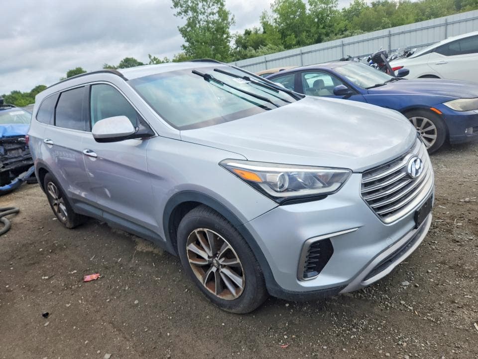 2017 HYUNDAI SANTA FE SE 4