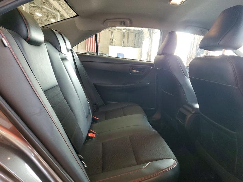 2017 TOYOTA CAMRY SE 10